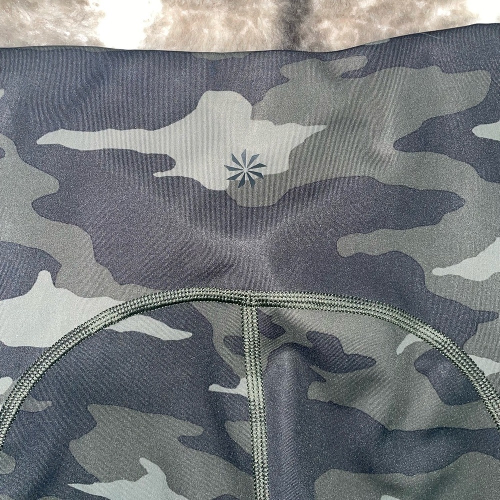 Athleta Ultimate Camo 7/8 Tight - Picture 6 of 8